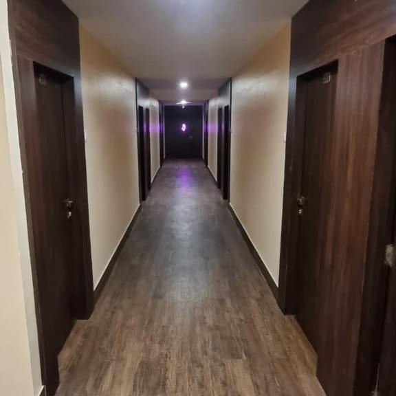 Hotel Flamingo Gāndhīdhām Eksteriør bilde
