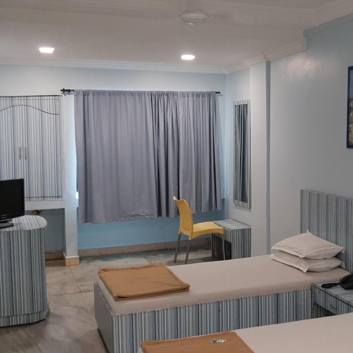 Hotel Flamingo Gāndhīdhām Eksteriør bilde